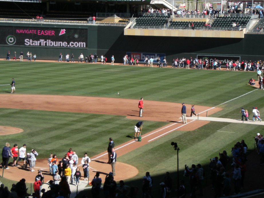 [Kids run the bases on Sundays!]